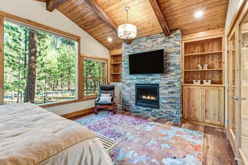 Aspen Lodge - Large Deck, Hot Tub & Fairway View Home
