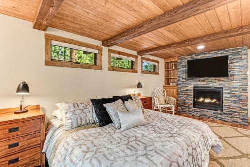 Aspen Lodge - Large Deck, Hot Tub & Fairway View Home