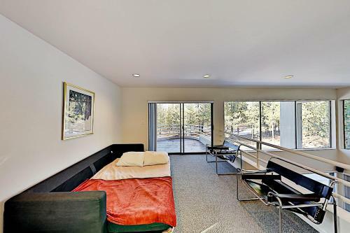 Streamline Moderne Estate With Private Hot Tub Home