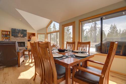 Vine Maple Lane 30 By Village Properties At Sunriver