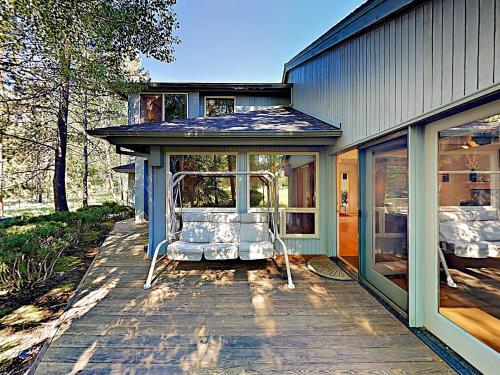 New Listing! Sunriver Gem On Woodlands Golf Course Home