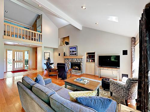 New Listing! Sunriver Gem On Woodlands Golf Course Home