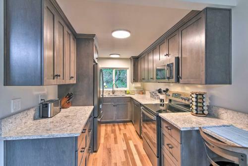 Waterfront Hideaway With Sandy River Fishing!