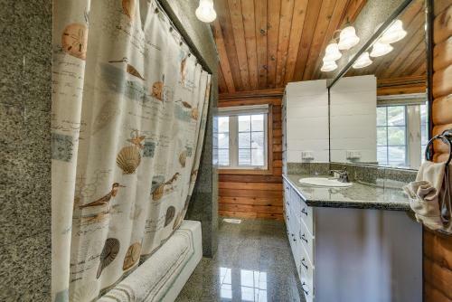 New Listing! Stone Cottage With Private Beach Path Home