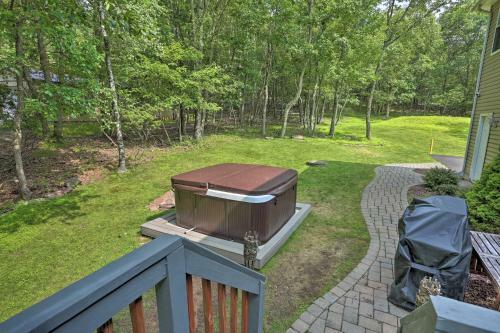 Poconos Home With Game Room, Fireplace, Deck And Hot Tub!