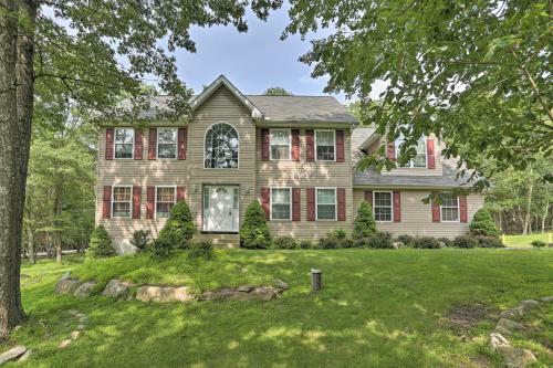 Poconos Home With Game Room, Fireplace, Deck And Hot Tub!