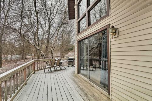 Pocono Getaway With Bbq 20 Mi To Camelback Mountain!