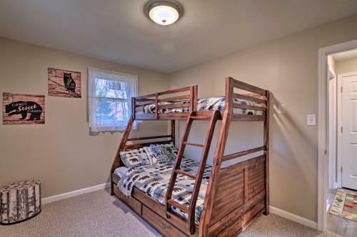 Modern Poconos Escape By Indian Mountain Lake