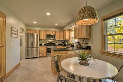 Cozy Modern Home 2 Miles From Downtown Erie!