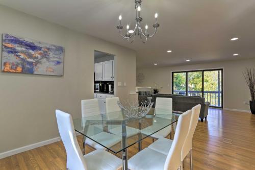 Modern Bushkill Home With Deck - 7 Mi To Falls!