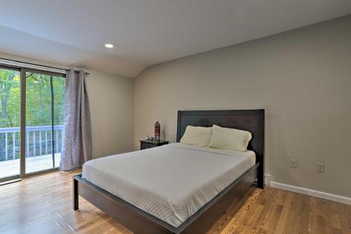 Modern Bushkill Home With Deck - 7 Mi To Falls!