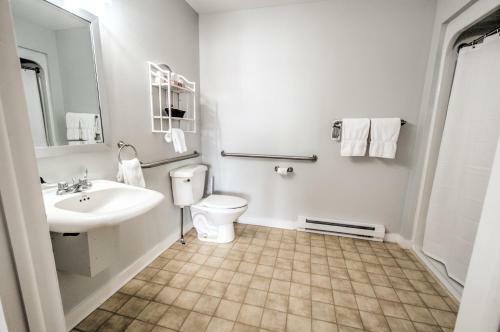 Hotel East Shore Lodging