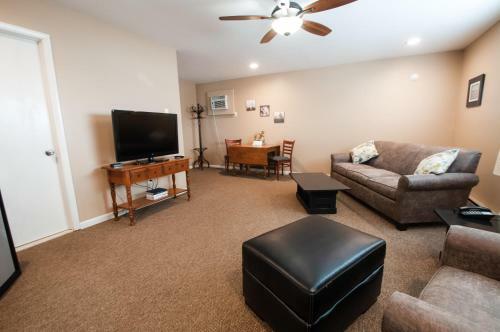 Hotel East Shore Lodging