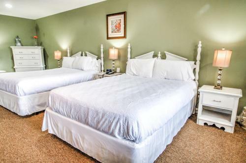 Hotel East Shore Lodging