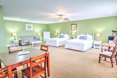 Hotel East Shore Lodging