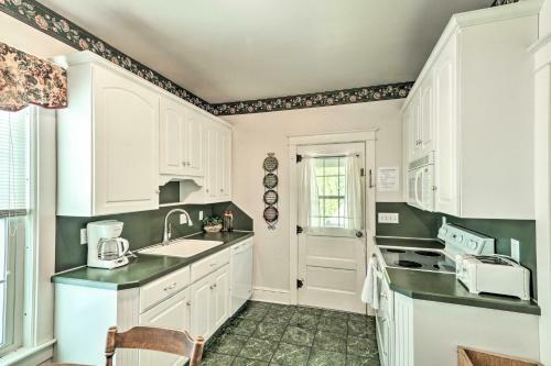 Charming Amish Country Home With Private Pool And Bbq!