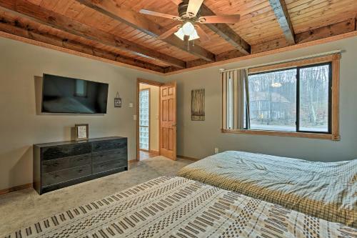Pocono Mountain Retreat With Deck And Pool Access