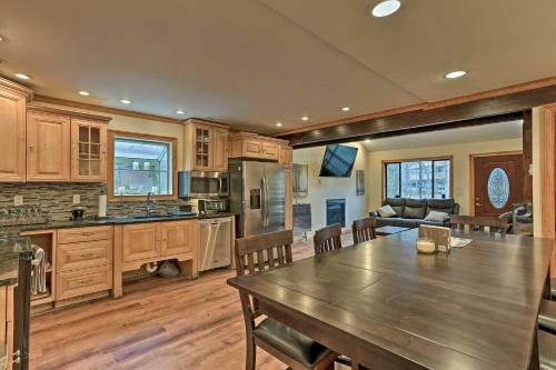 Pocono Mountain Retreat With Deck And Pool Access