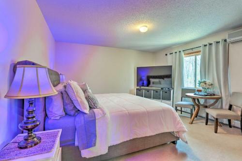 Spacious Outdoor Haven In The Hideout With Deck