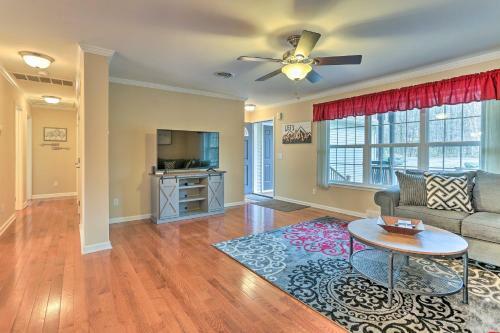 Picturesque Lake Ariel Getaway With Game Room!