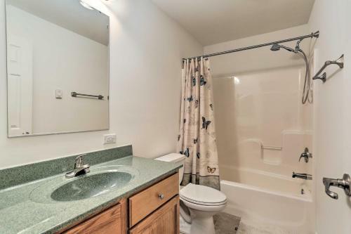 Picturesque Lake Ariel Getaway With Game Room!