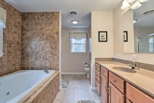Picturesque Lake Ariel Getaway With Game Room!
