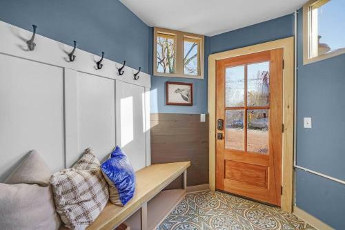Luxury Apartment In Historic Carriage House
