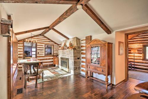 Macungie Cabin With Fireplace Near Bear Creek Skiing!