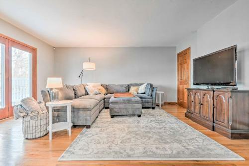 Quiet Long Pond Home On 1 Acre With Deck And Patio!