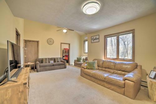 Rustic Lake Harmony Home With Deck And Wooded Views!