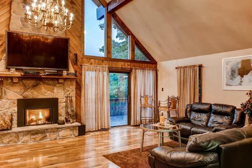 Lake Harmony Home With Hot Tub, Deck And Forest Views!
