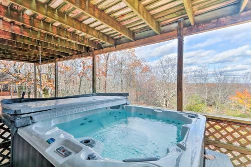 Lake Harmony Home With Hot Tub, Deck And Forest Views!