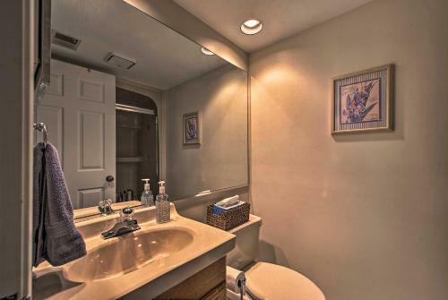 Apartamento Lakefront Poconos Condo With Pool Access And Water Views!