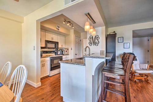 Apartamento Lakefront Poconos Condo With Pool Access And Water Views!
