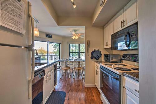 Apartamento Lakefront Poconos Condo With Pool Access And Water Views!