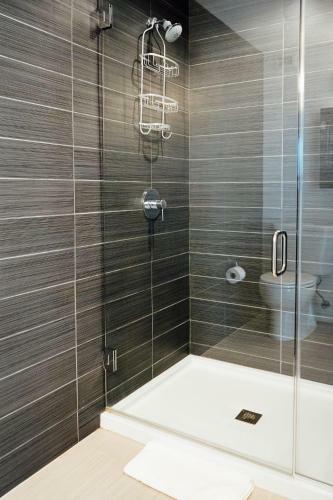 Bright, Luxury Apartment In Historic District
