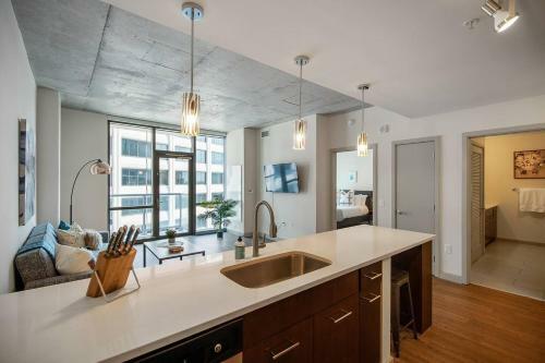 Apartamento Luxury Retreat + Amenitized Building
