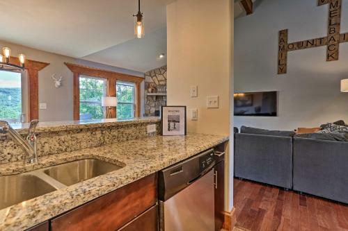 Retreat With Game Room And Deck, 1 Mi To Camelback