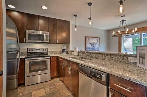 Retreat With Game Room And Deck, 1 Mi To Camelback