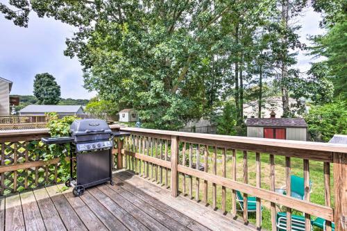 Bright Narragansett Beach Home With Deck And Yard