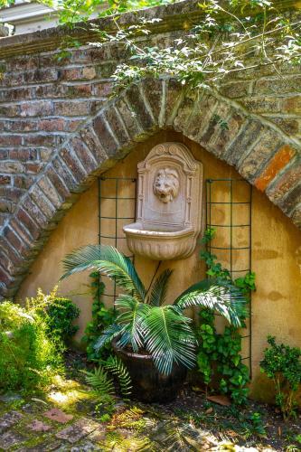 The Most Charming Old Brick Alley In Charleston