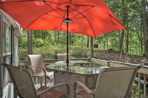 Lovely Lakefront Home With Deck, Kayak Available