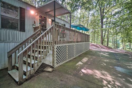 Lovely Lakefront Home With Deck, Kayak Available
