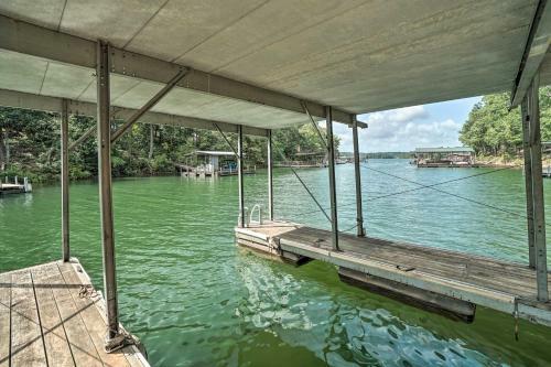 Lovely Lakefront Home With Deck, Kayak Available