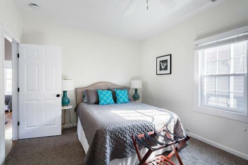 Soak Up The Light At A Chic Duplex 6 Blocks From King Street