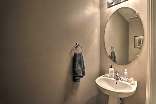 Cozy Townhome With Lanai 15 Mi To Charleston!