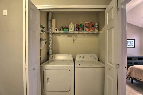 Cozy Townhome With Lanai 15 Mi To Charleston!