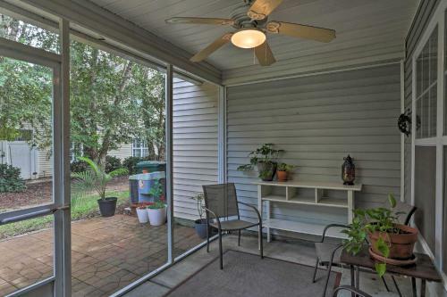 Cozy Townhome With Lanai 15 Mi To Charleston!