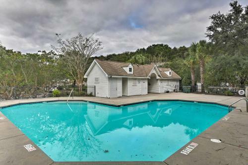 Cozy Townhome With Lanai 15 Mi To Charleston!