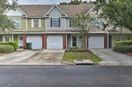 Cozy Townhome With Lanai 15 Mi To Charleston!
